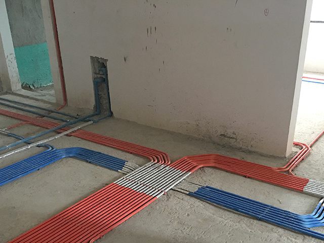 7地面排線管橫平豎直，轉角做45度彎，強弱電交差時做防干猶處理.jpg