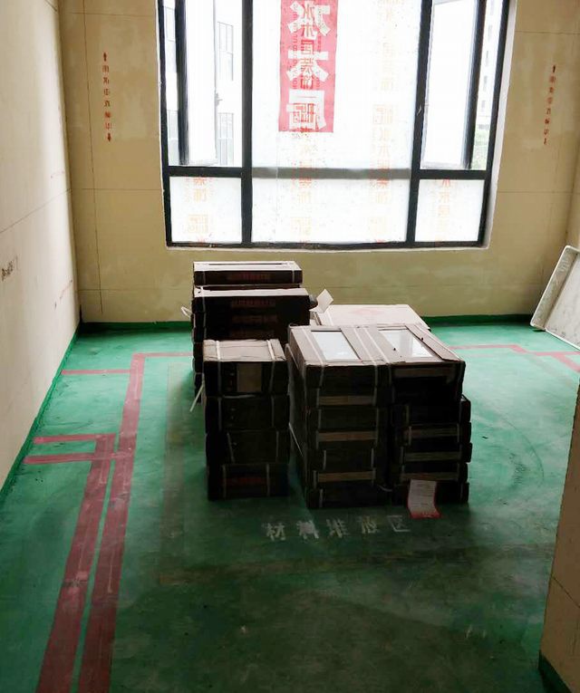 14房間做好地坪漆，設置好材料，垃圾，攪拌區(qū)域位置.jpg